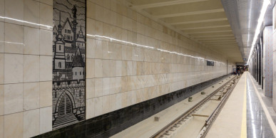 На станции «Варшавская» БКЛ метро завершен монтаж исторических панно